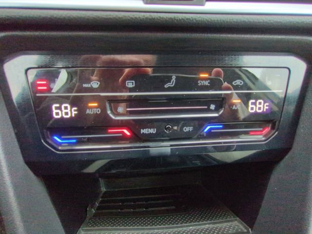 Certified 2025 Volkswagen Taos SE image 29