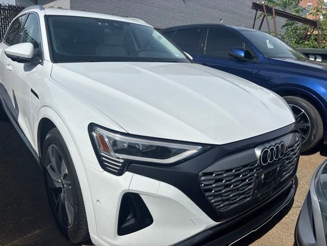 Certified 2024 Audi Q8 e-tron Premium Plus w/ Premium Plus Package AWD/4WD image 11