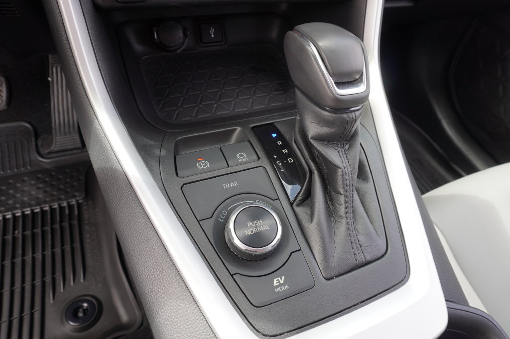 Used 2021 Toyota RAV4 XLE Premium AWD/4WD image 20