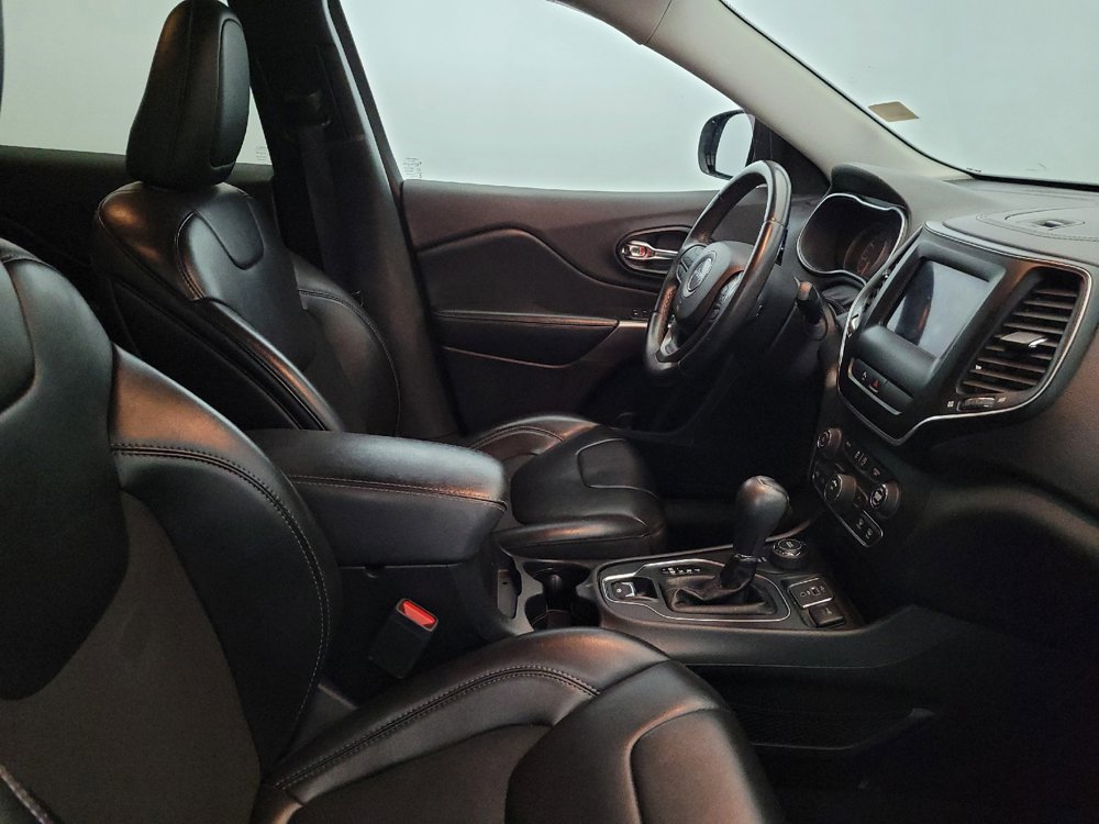Used 2019 Jeep Cherokee Latitude Plus AWD/4WD image 21