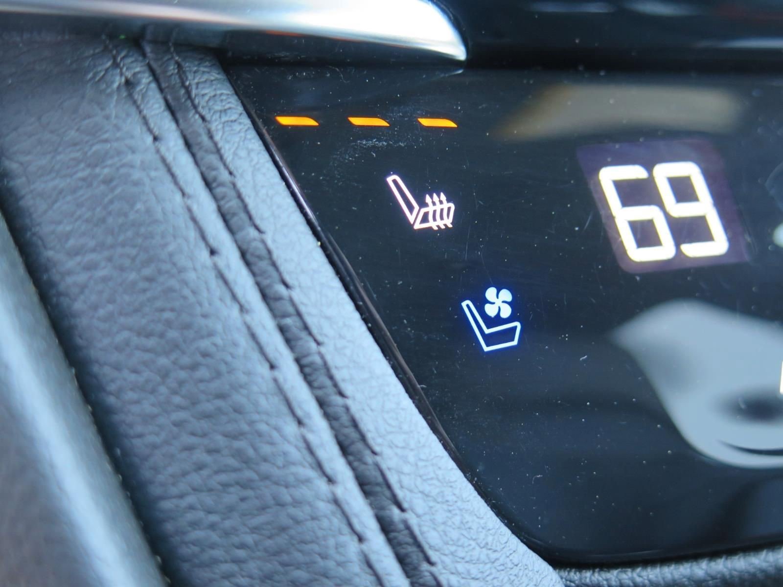 Certified 2024 Cadillac XT6 Sport w/ LPO, Onyx Lite Package image 15