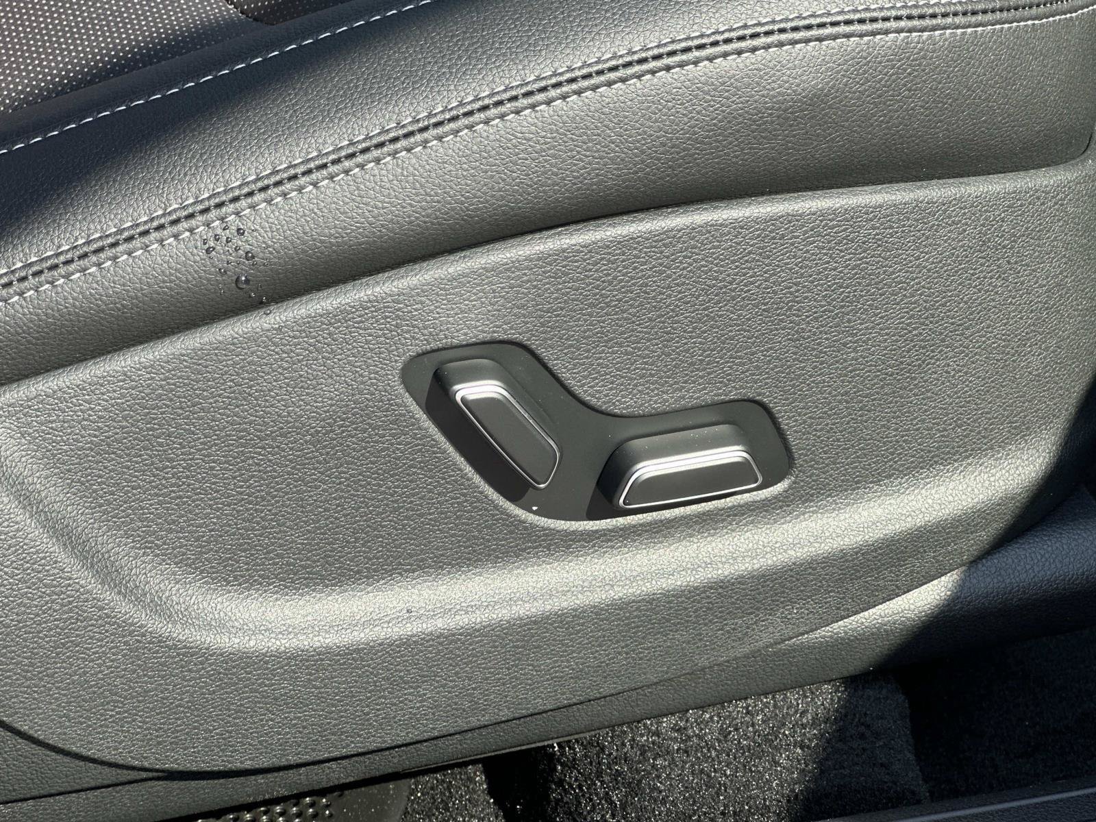 New 2026 Genesis GV70 2.5T AWD/4WD image 36