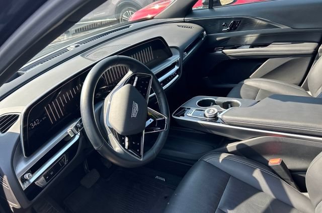 Used 2025 Cadillac Lyriq Sport AWD/4WD image 6