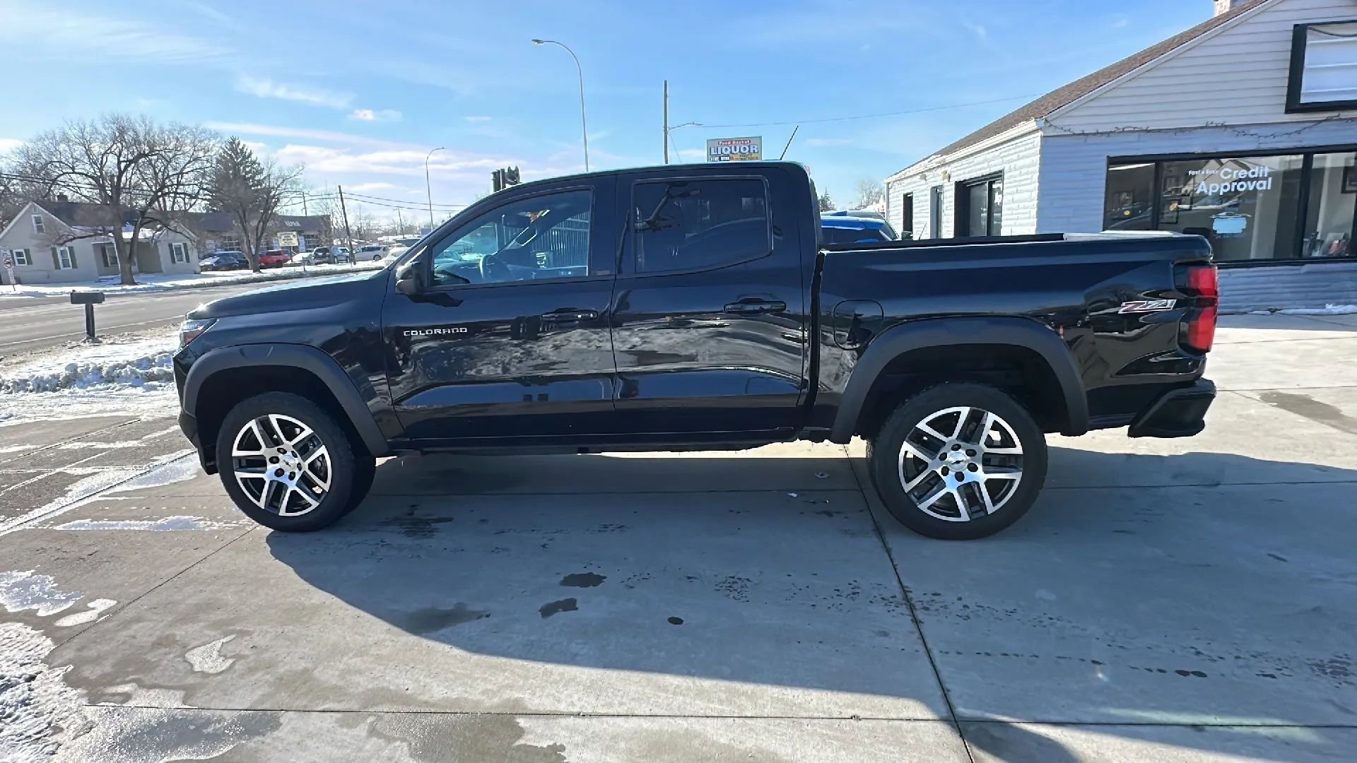 Used 2024 Chevrolet Colorado Z71 w/ Z71 Convenience Package 2 image 8