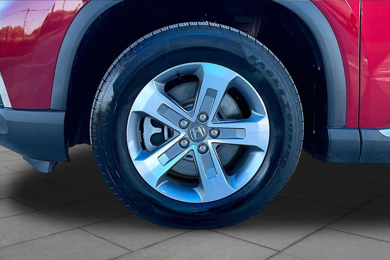 Used 2025 Honda Pilot EX-L image 11