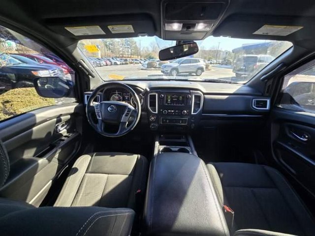 Used 2019 Nissan Titan SV w/ SV Convenience Package image 9