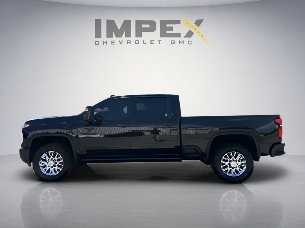 Used 2026 Chevrolet Silverado 2500 High Country w/ High Country Premium Package AWD/4WD image 2