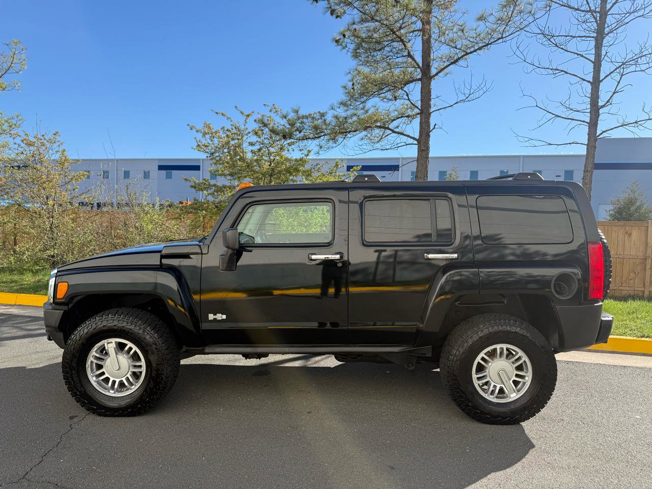 Used 2010 HUMMER H3 Adventure image 9