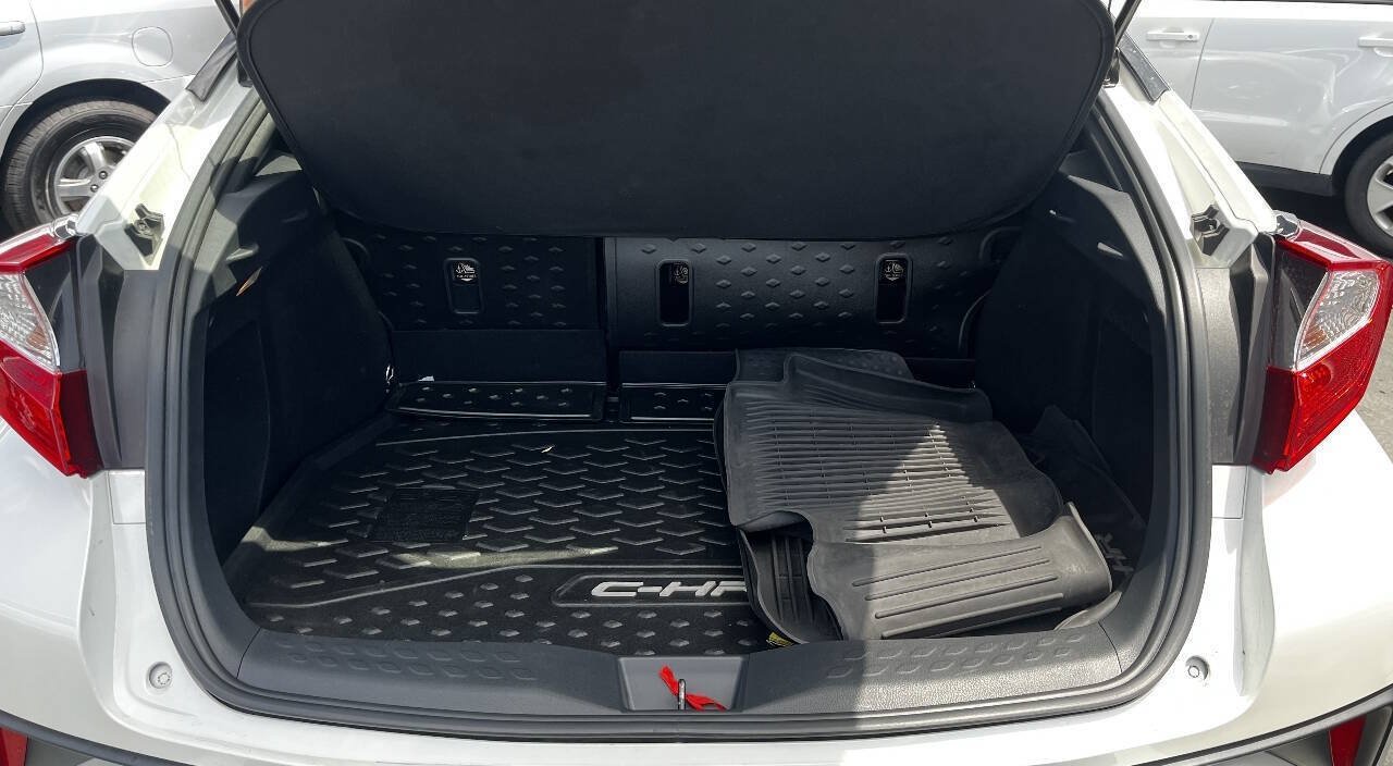 Used 2019 Toyota C-HR LE FWD image 15