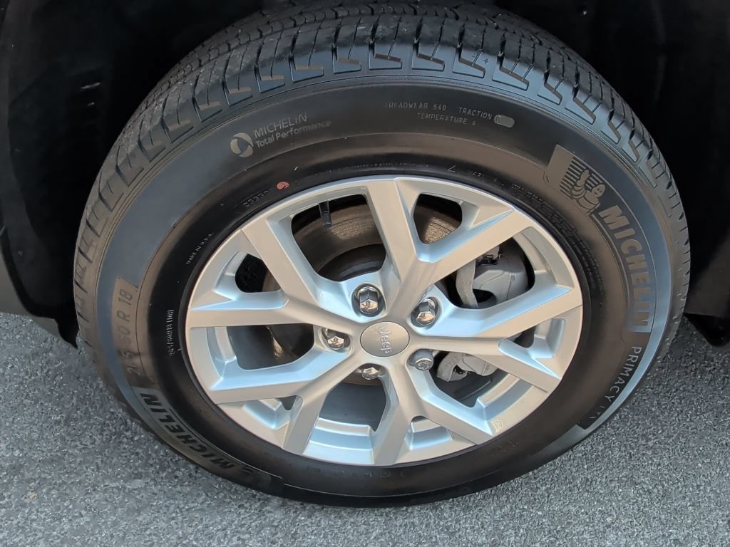 Used 2023 Jeep Grand Cherokee Limited AWD/4WD image 9