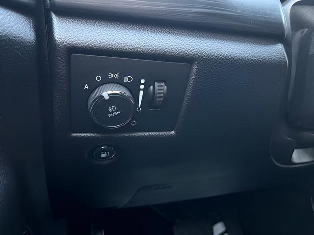 Used 2020 Jeep Grand Cherokee Altitude image 14