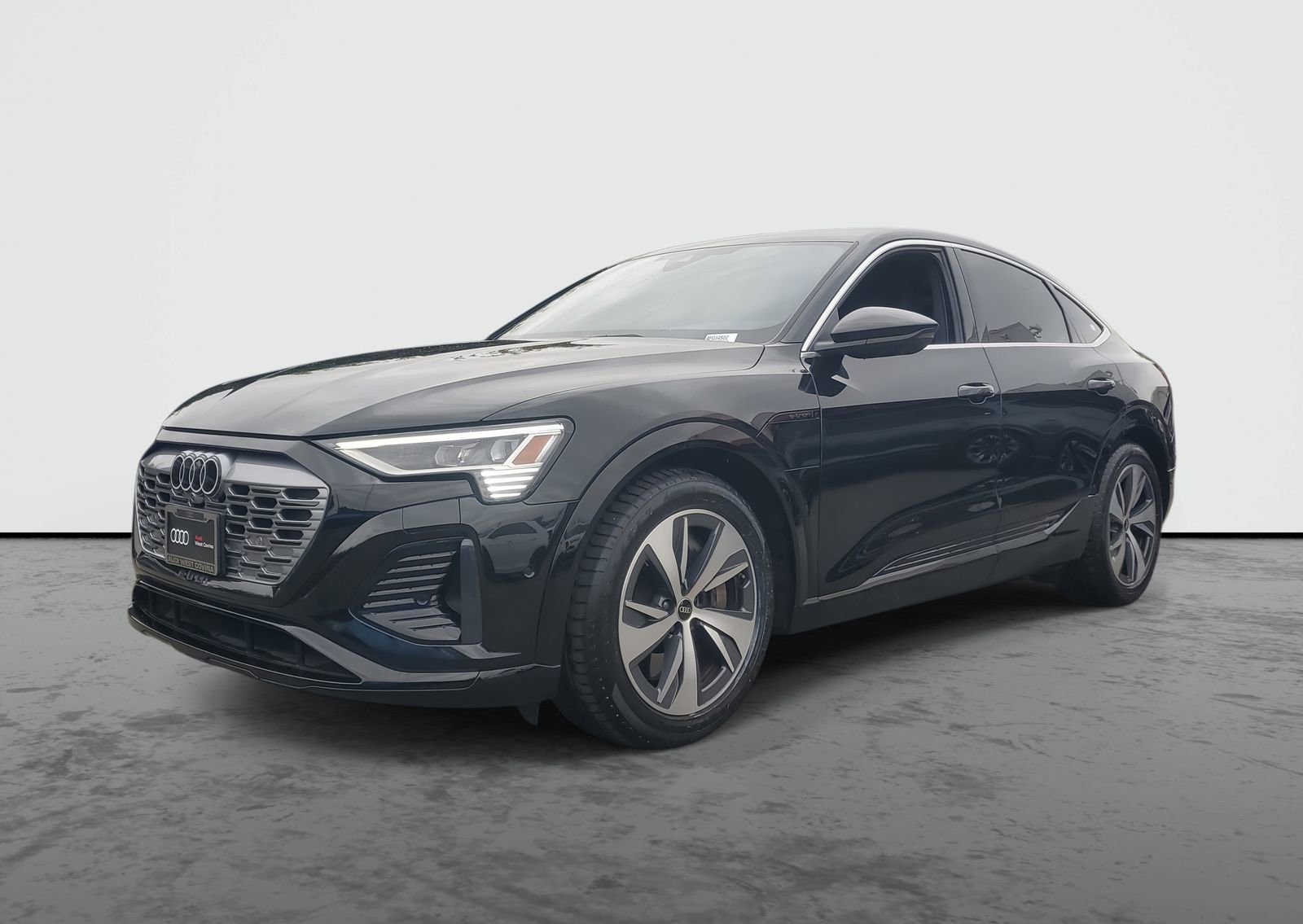 Used 2024 Audi Q8 e-tron Premium Plus w/ Premium Plus Package image 3