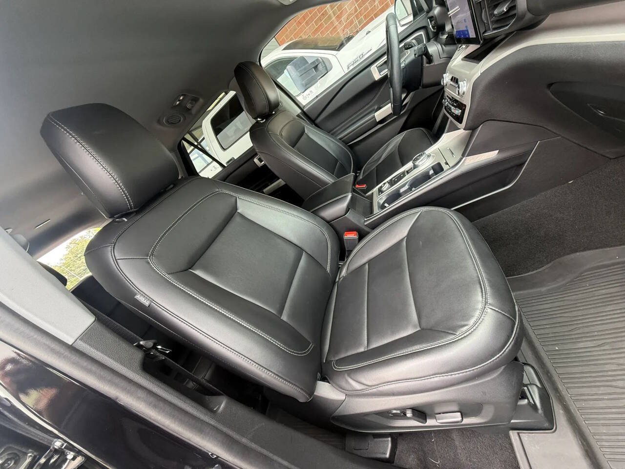Used 2023 Ford Explorer XLT w/ Equipment Group 202A AWD/4WD image 28