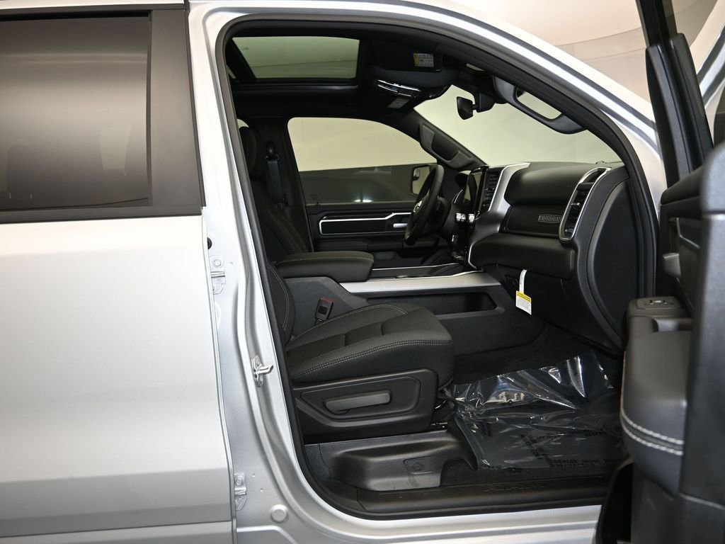 New 2026 RAM 1500 4x4 Crew Cab image 28