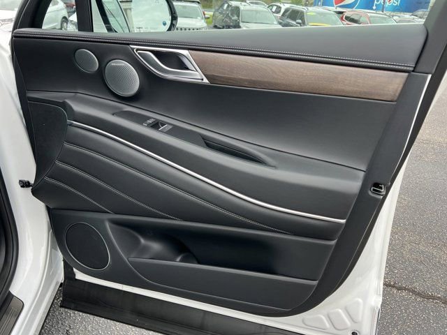 Used 2025 Genesis GV80 2.5T Advanced image 15