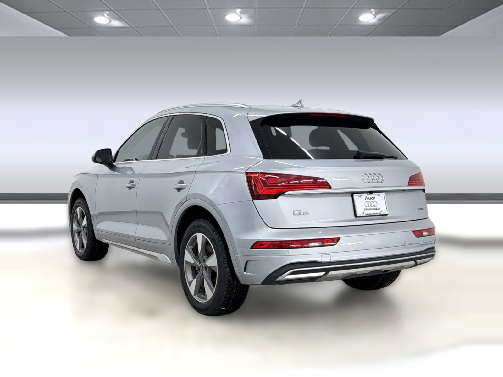 Used 2023 Audi Q5 Premium w/ Convenience Package image 3