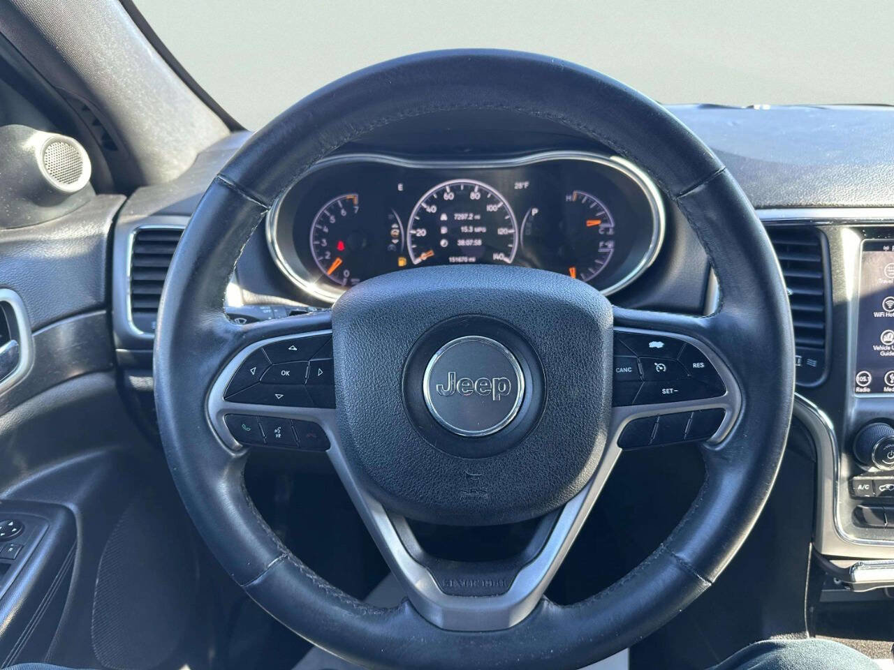 Used 2018 Jeep Grand Cherokee Laredo image 25