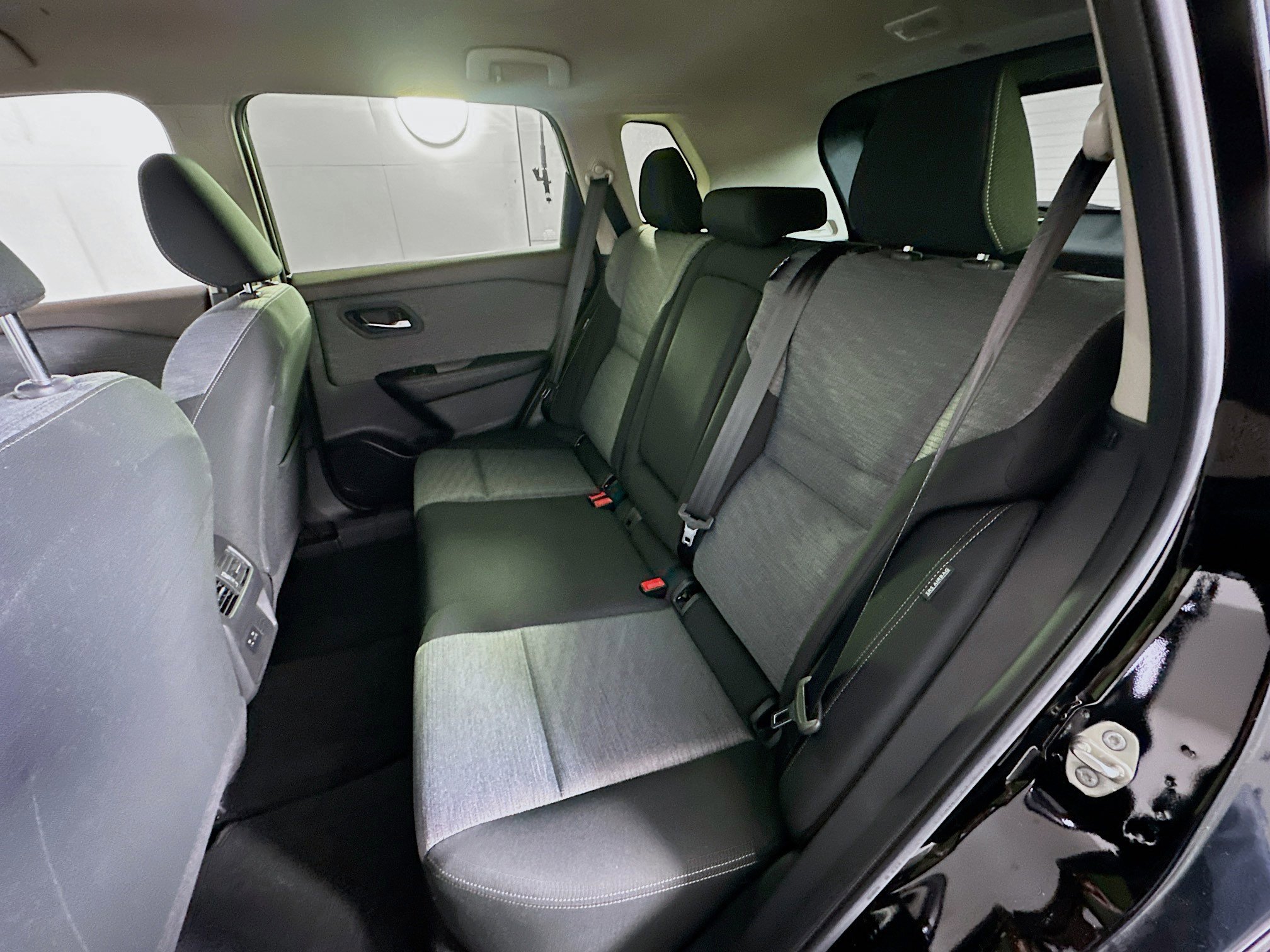 Used 2023 Nissan Rogue SV image 26