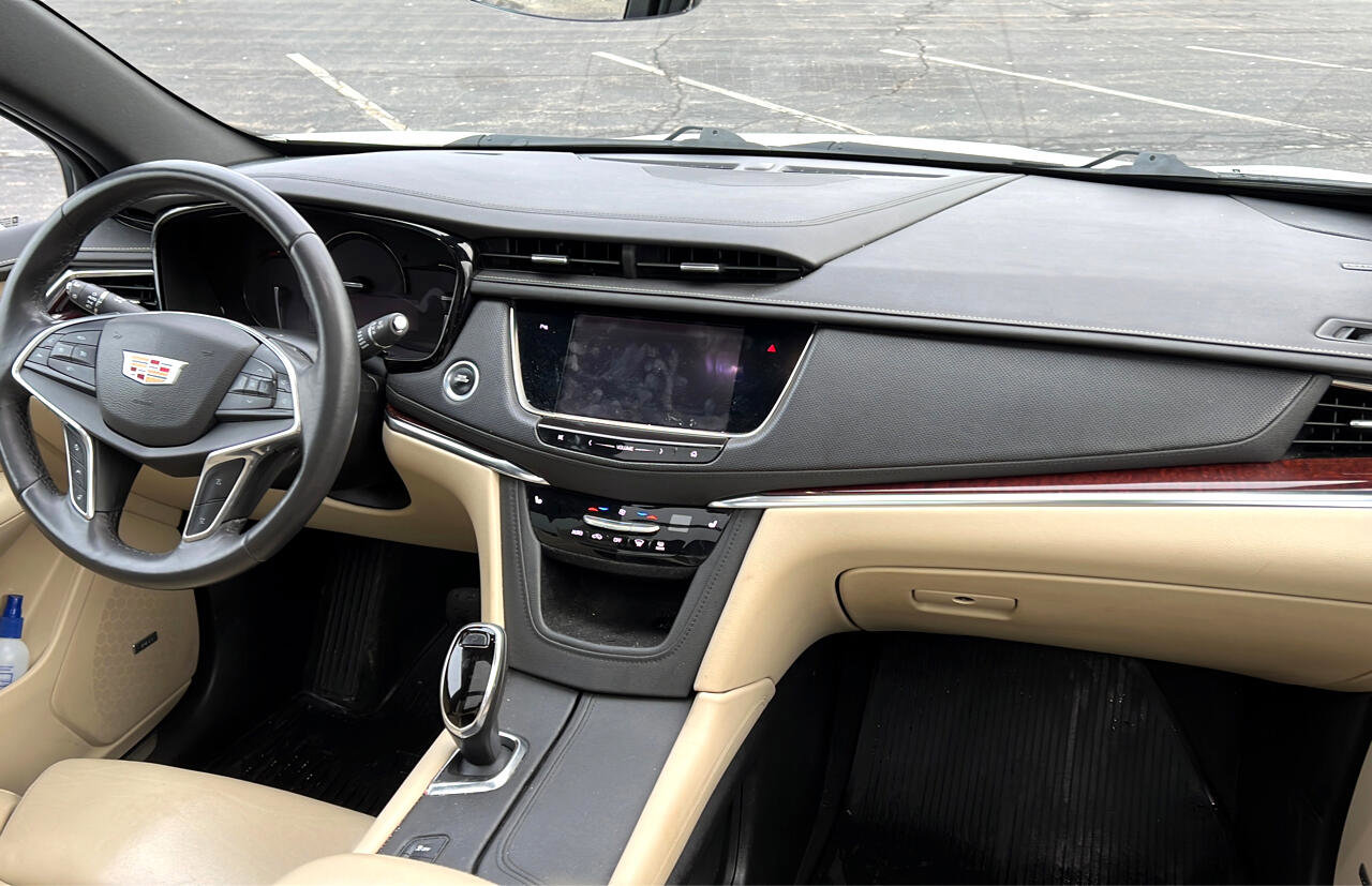 Used 2017 Cadillac XT5 Luxury w/ Driver Awareness Package image 11