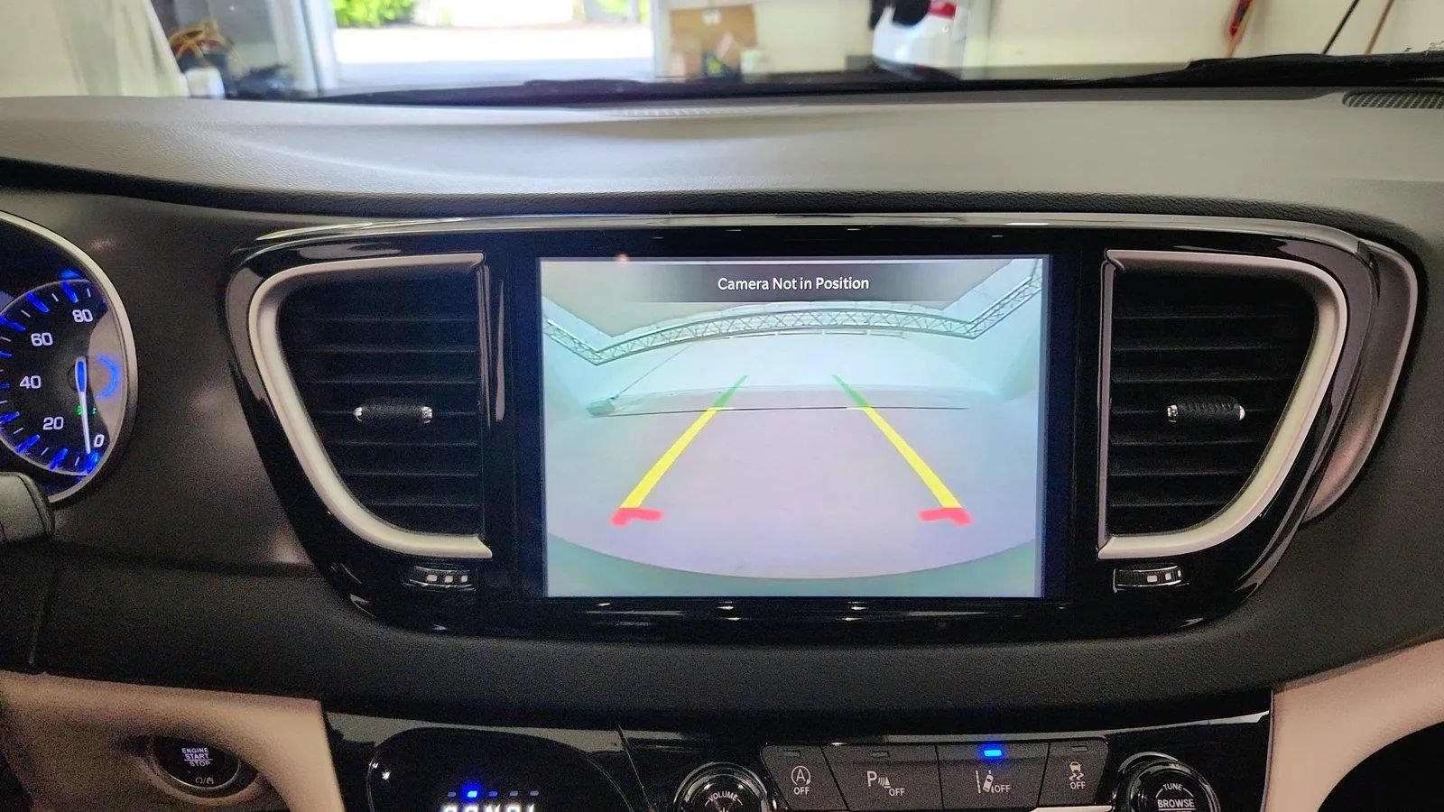 Used 2023 Chrysler Pacifica Touring-L FWD image 17