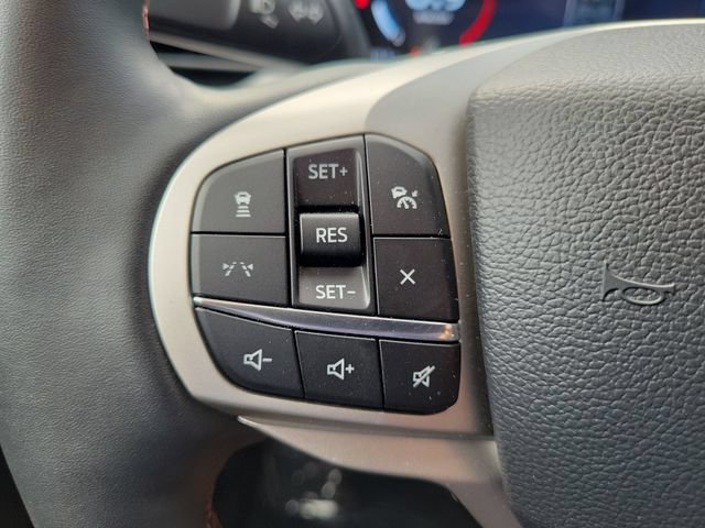 Used 2025 Ford Explorer Active w/ Active Comfort Package RWD image 5