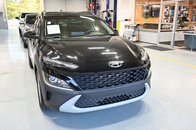 Used 2022 Hyundai Kona SEL w/ Cargo Package image 3