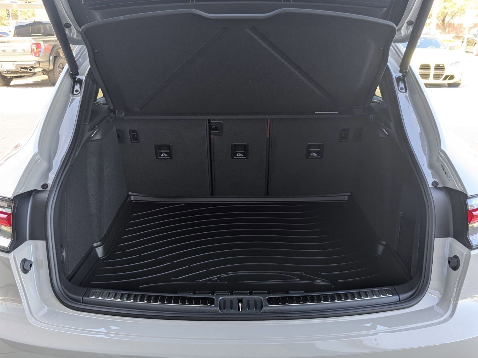 New 2026 Porsche Macan image 23