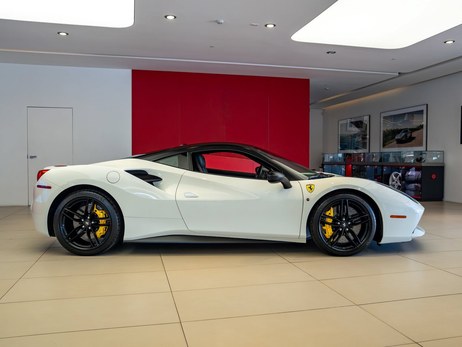Certified 2016 Ferrari 488 GTB RWD image 7