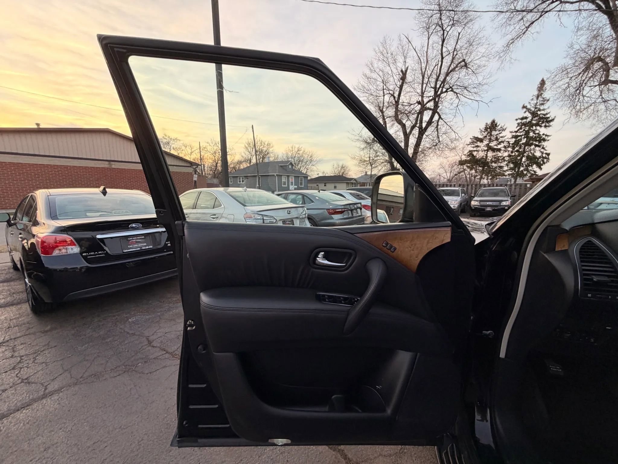 Used 2011 INFINITI QX56 4WD w/ Theater Pkg image 11