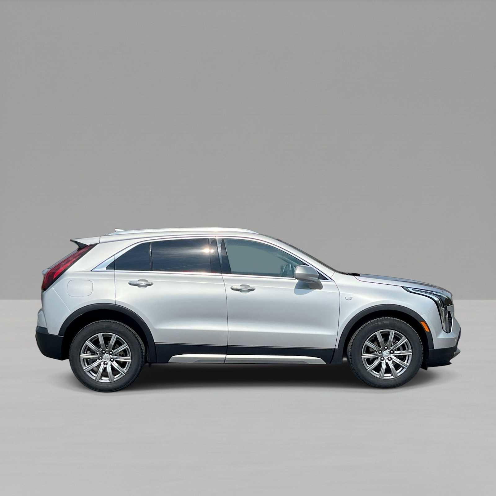 Used 2020 Cadillac XT4 Premium Luxury w/ Cold Weather Package image 7