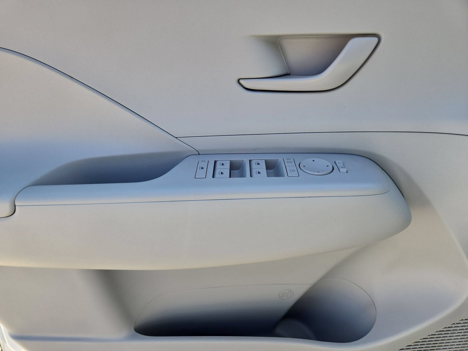 Used 2025 Hyundai Kona SEL FWD image 15