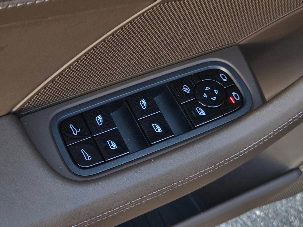 Used 2018 Porsche Panamera 4 AWD/4WD image 13