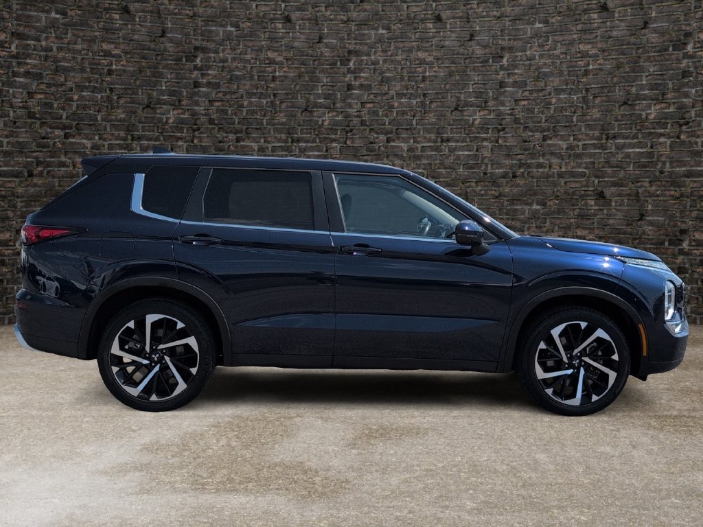 Used 2022 Mitsubishi Outlander SE AWD/4WD image 3