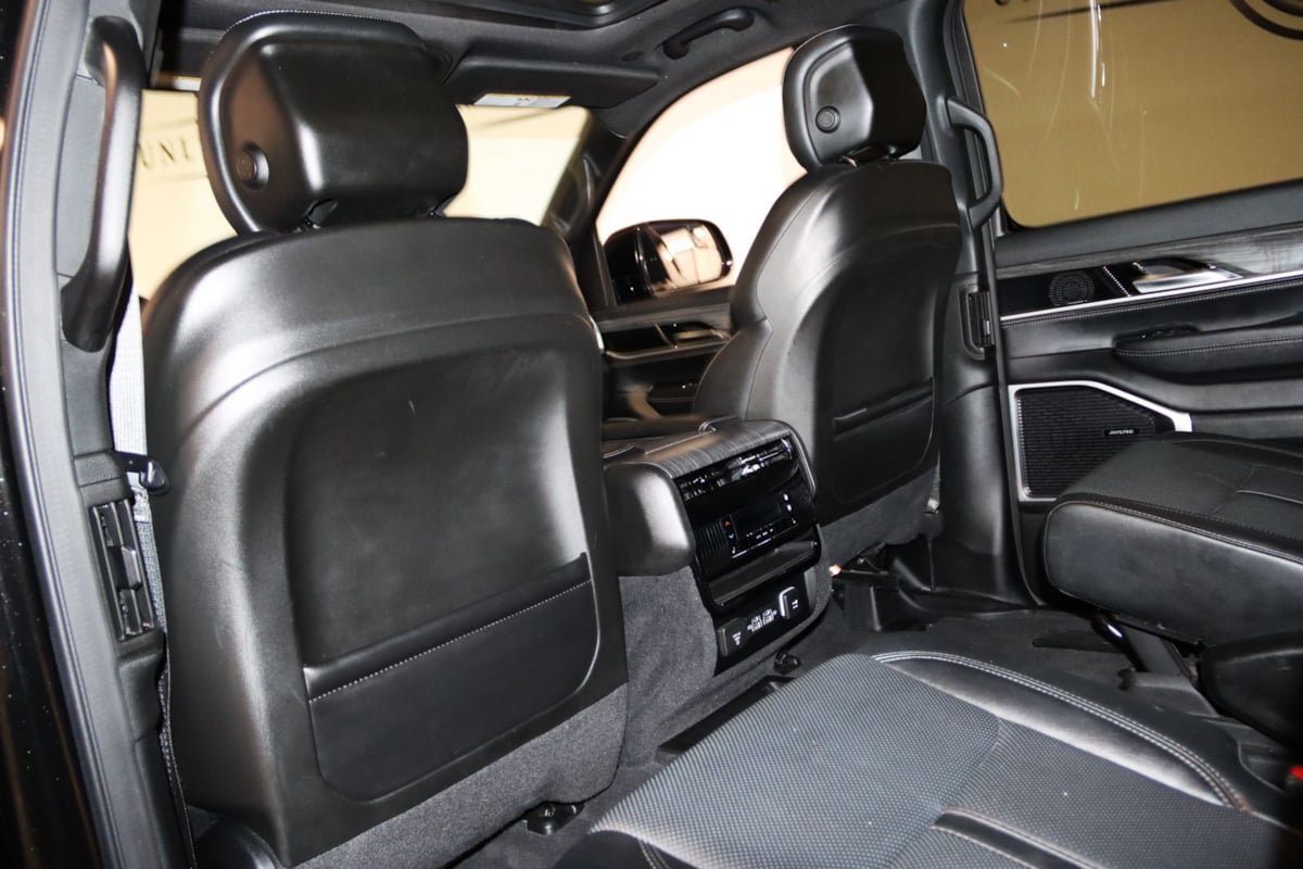 Used 2023 Jeep Wagoneer L Series II w/ Premium Group I AWD/4WD image 55