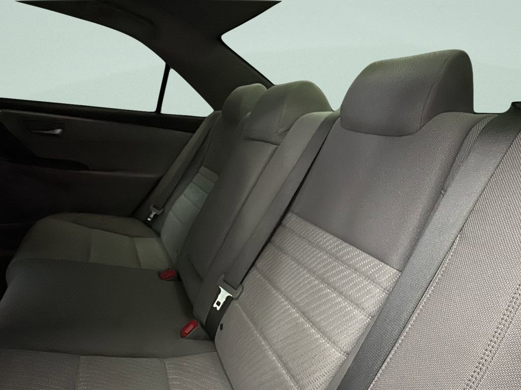 Used 2016 Toyota Camry LE image 10