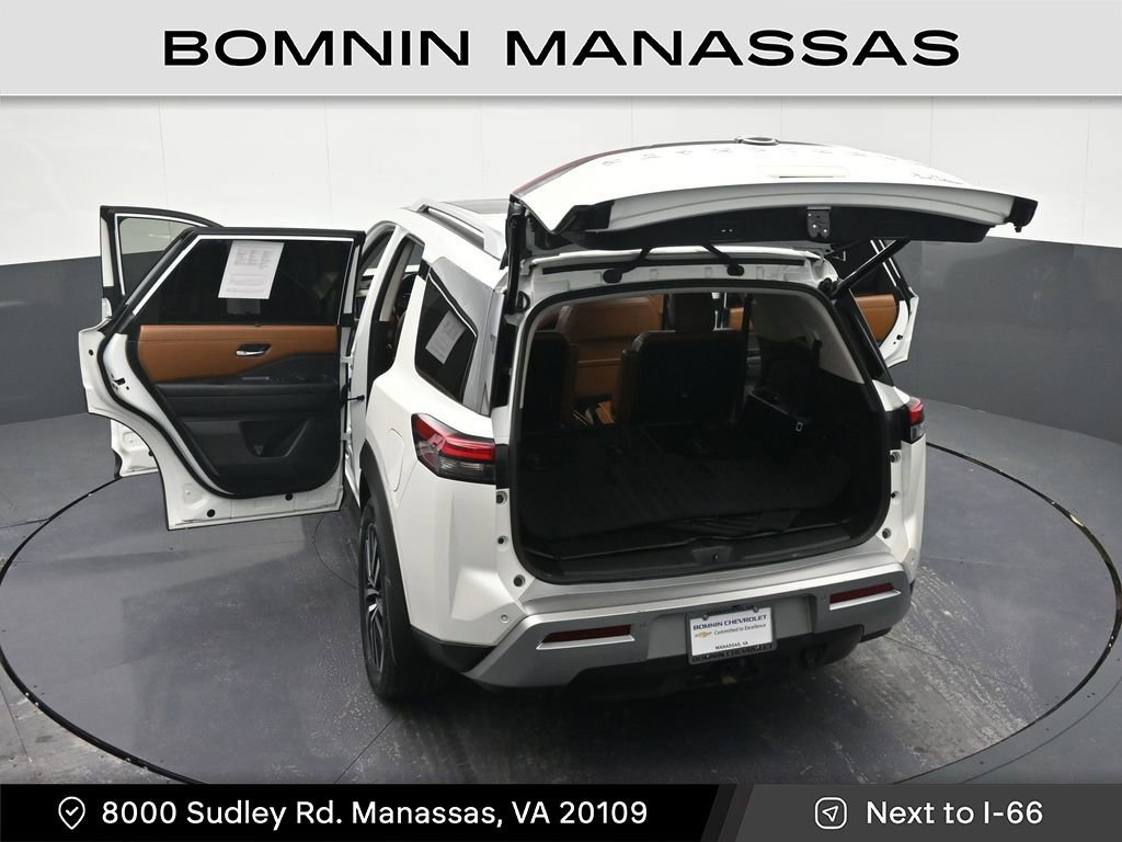Used 2024 Nissan Pathfinder Platinum image 41
