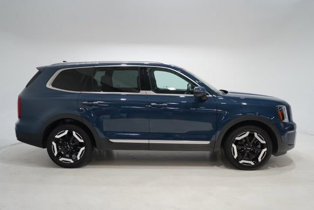 Used 2025 Kia Telluride S image 9