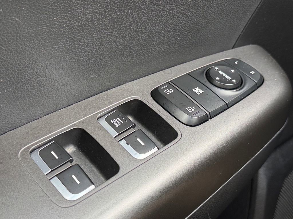 Used 2020 Kia Sportage LX image 19