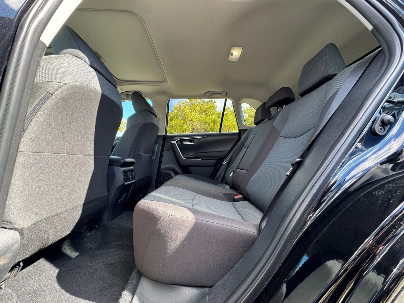 Used 2025 Toyota RAV4 XLE image 21