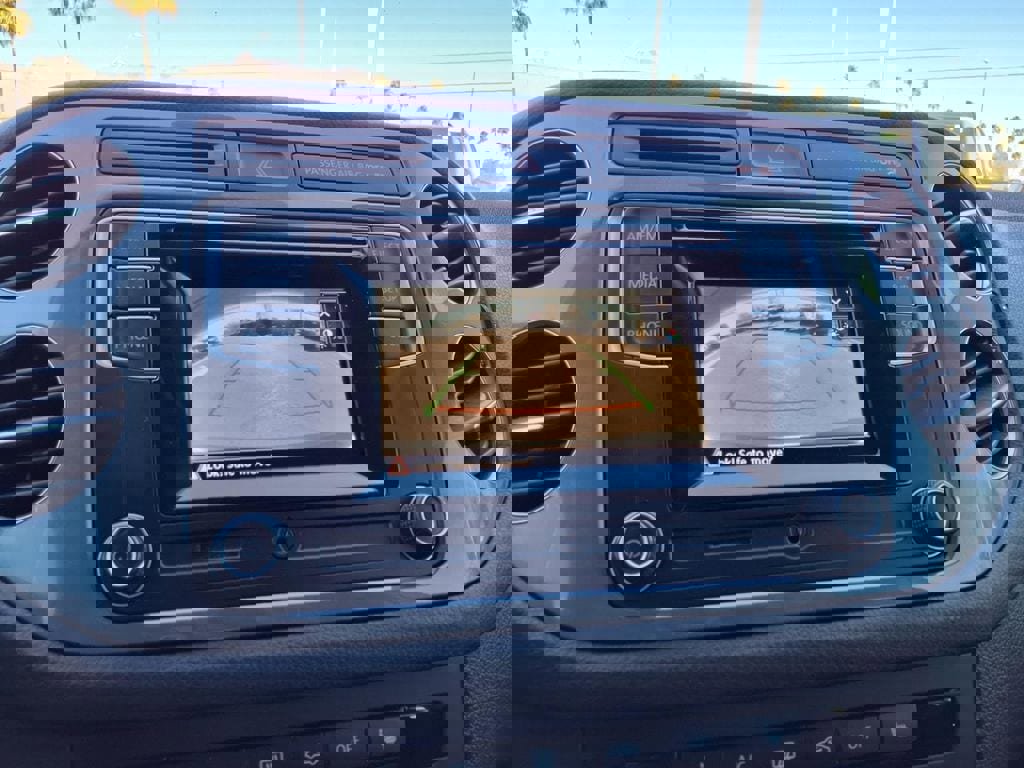 Used 2016 Volkswagen Tiguan S image 3