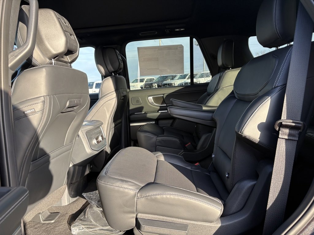 New 2026 Ford Expedition Platinum w/ Stealth Performance Package image 35