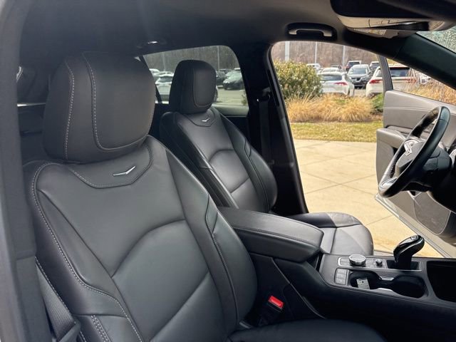 Used 2025 Cadillac XT4 Premium Luxury image 36
