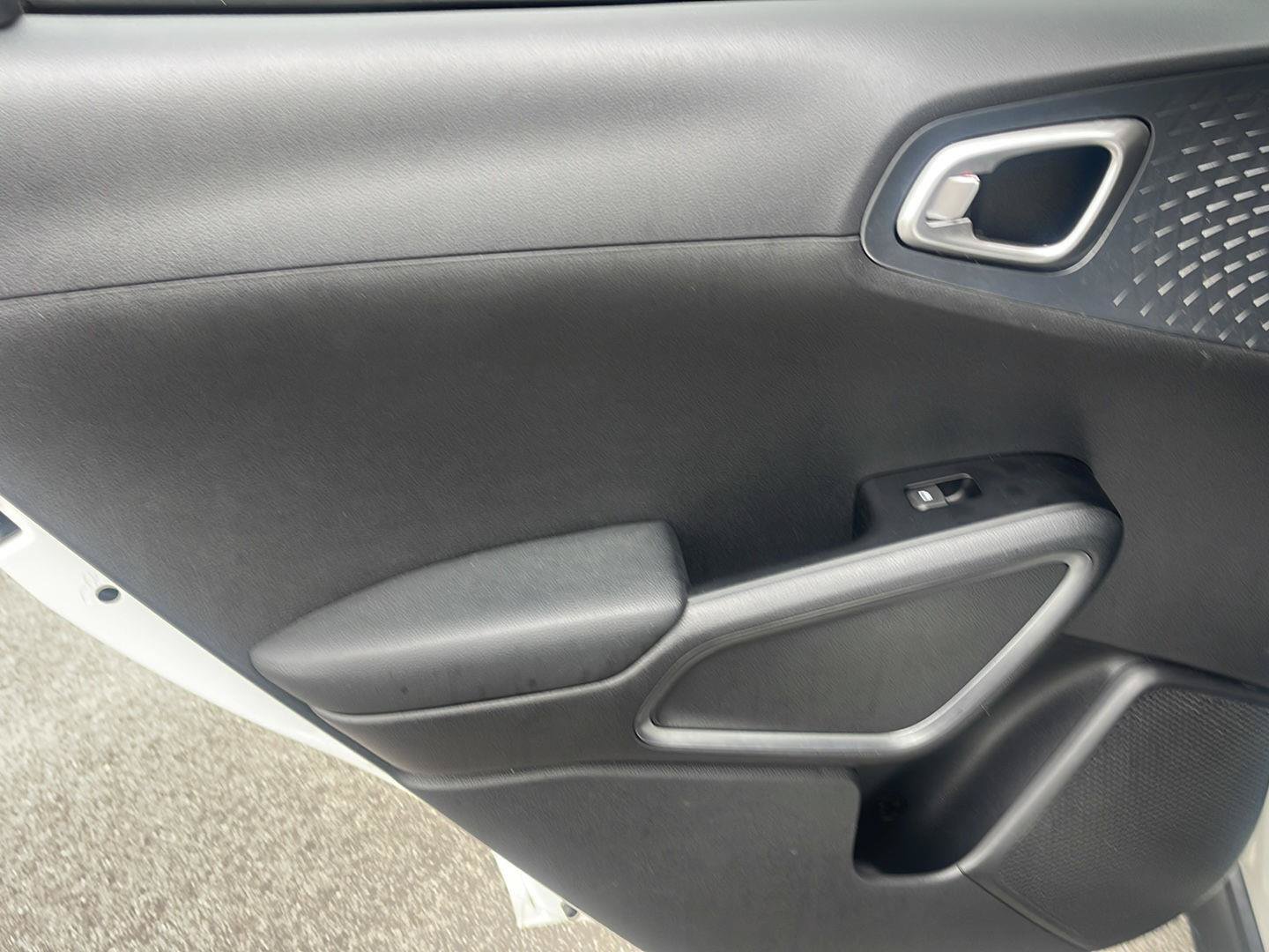 Used 2020 Kia Soul S FWD image 32