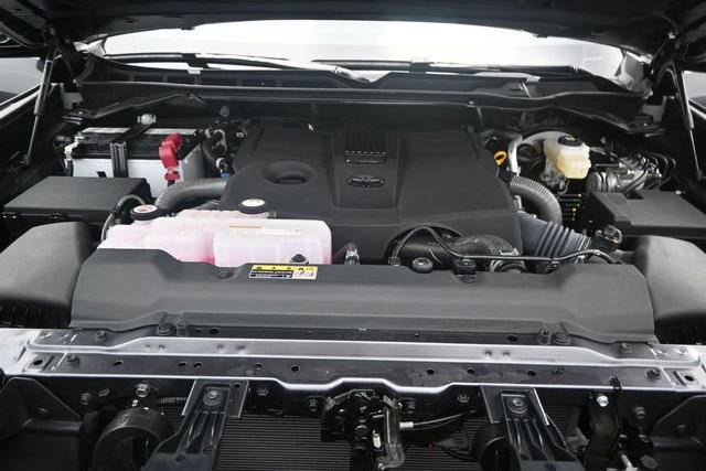 Used 2025 Toyota Tundra Platinum AWD/4WD image 18