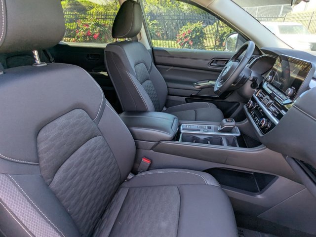 Used 2024 Nissan Pathfinder SV image 18