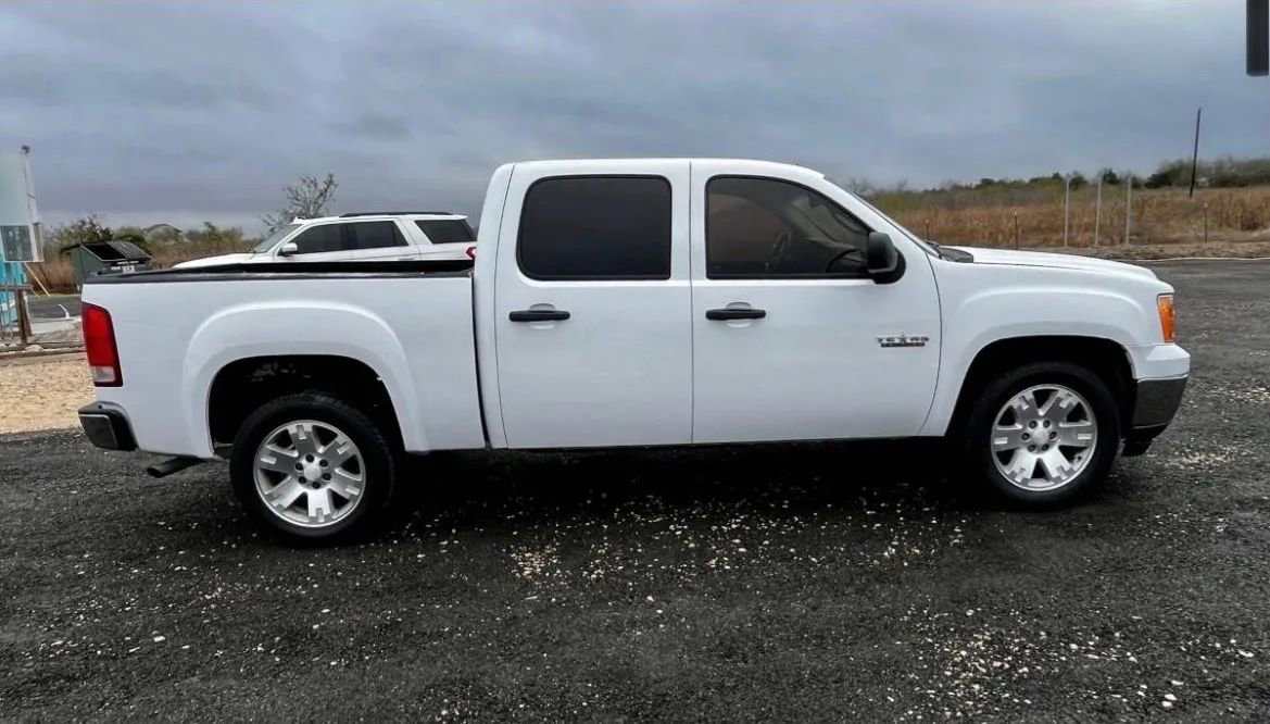 Used 2007 GMC Sierra 1500 SLE w/ Texas Edition image 6