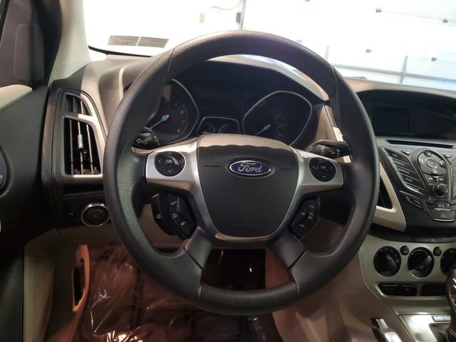 Used 2013 Ford Focus SE w/ SE Winter Pkg FWD image 16