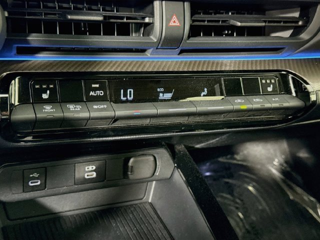 Certified 2025 Toyota Prius XLE FWD image 17