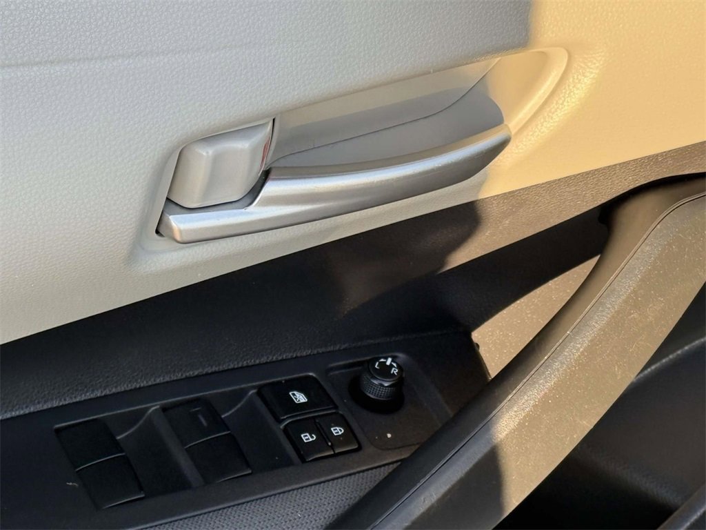 Used 2021 Toyota Corolla LE image 10