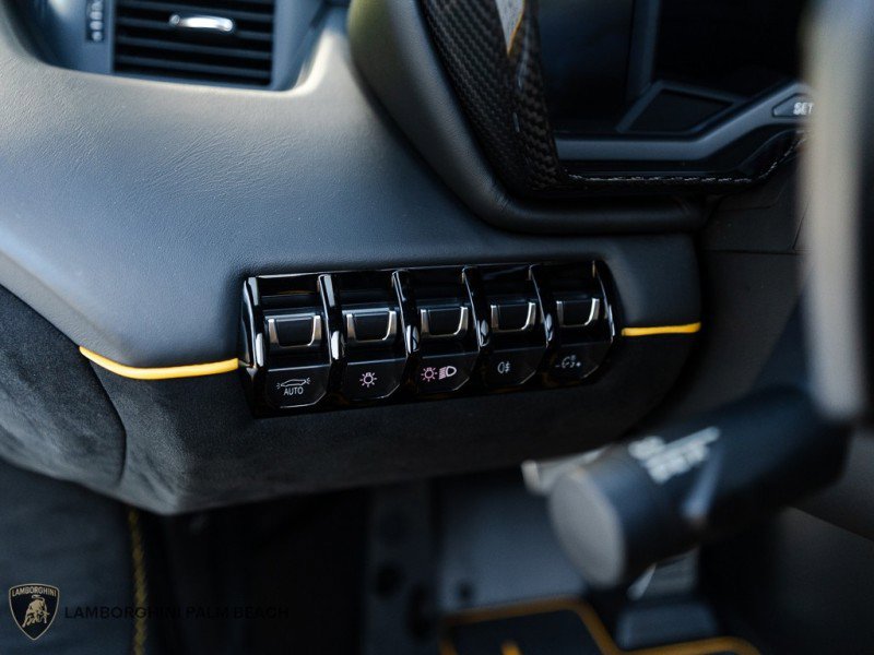 Used 2021 Lamborghini Aventador SVJ image 33